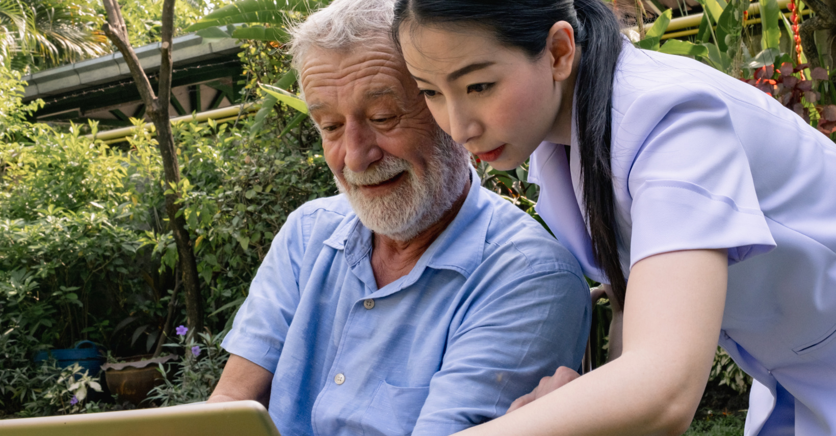 In-Home Care: Enabling Seniors to Age Gracefully in the Comfort of their Own Homes