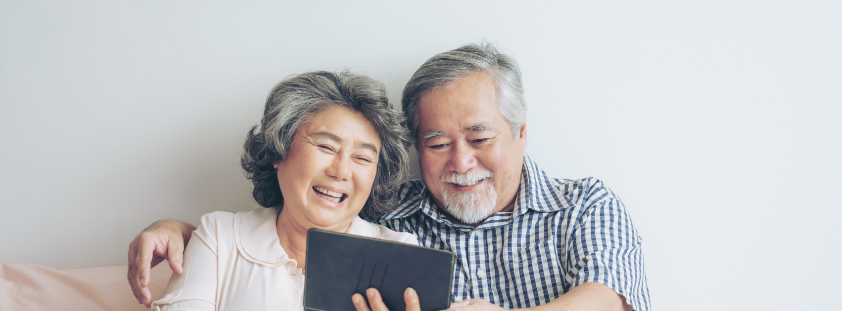 The Benefits of Social Media for Seniors ( and Family Caregivers)