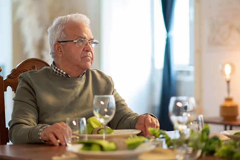 How to Help Introverted Seniors Have a Happier Holiday