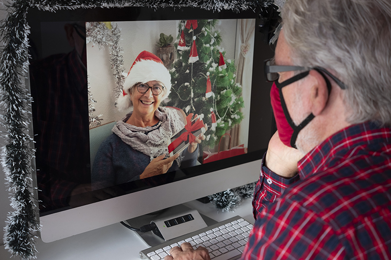 How to Help Your Aging Parents Celebrate The Holidays During COVID-19